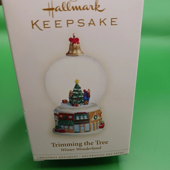Hallmark wonderland trimming the  tree snow globe christmas ornament "3.3/4" - Picture 6 of 8